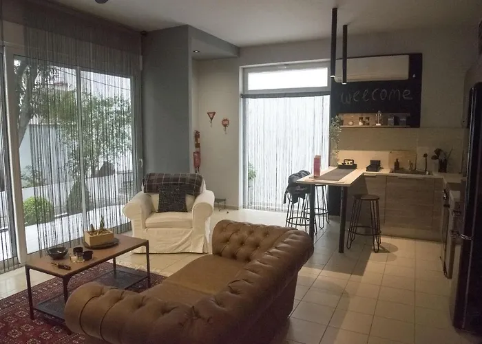 Friends Luxury Apartment In Marousi